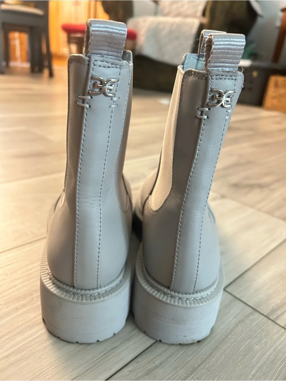 Women’s Chelsea Lug Sole Boot - Light Gray